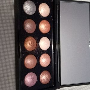 Baked eyeshadow palette